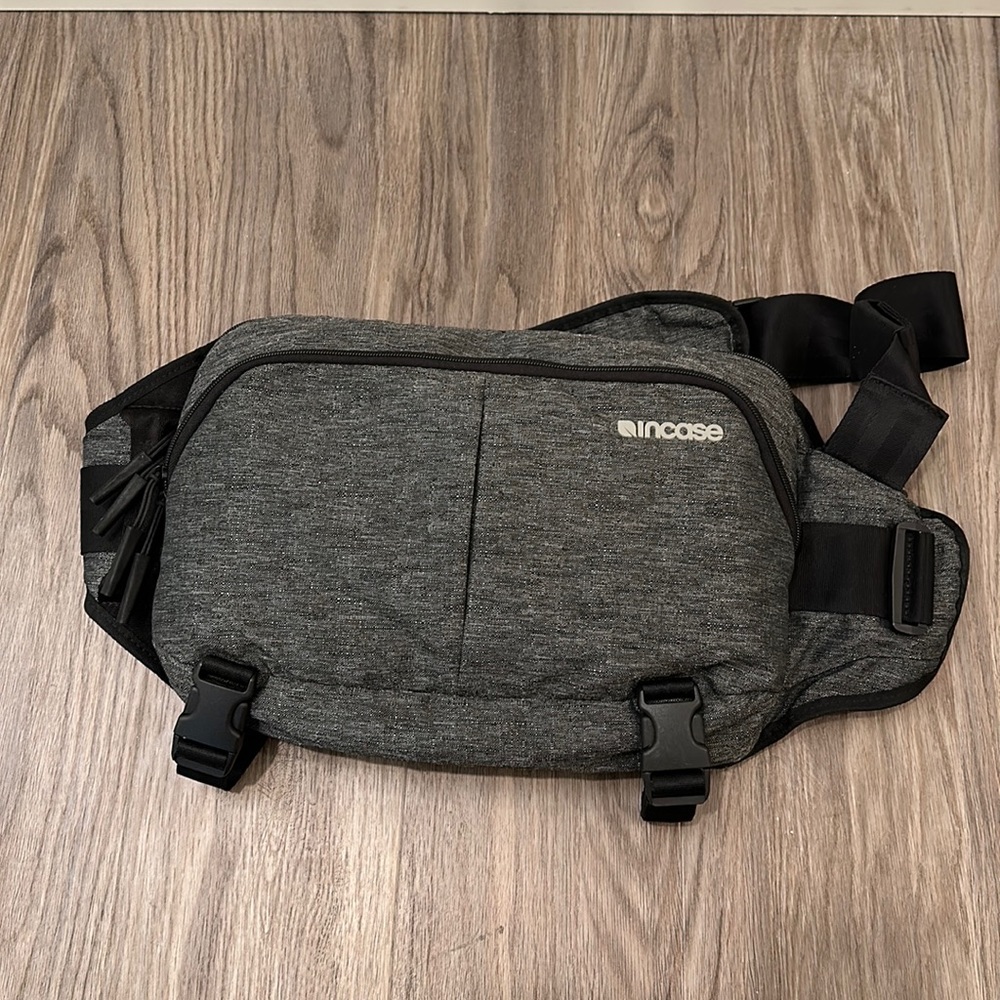 Incase crossbody bag